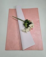Бумага флористическая дизайнерская. Цвет персиково-розовый. С тиснением, рисунок розы. Упаковка 20 шт. Размер листа 50*70 см.