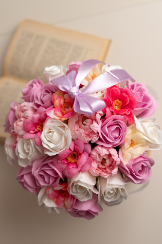 Букет мыльных ароматических цветов.  Цвет розовый в коробке с декором из кружева. фото 8