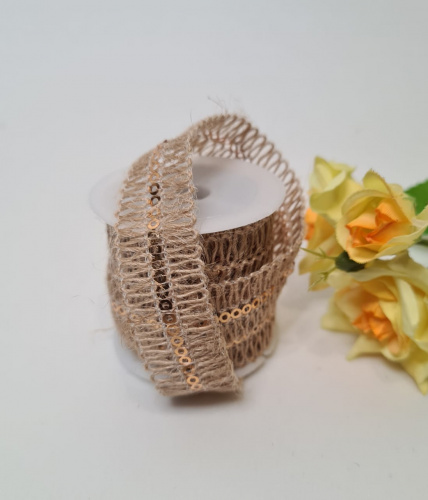 Тесьма декоративная.  Тёмный лен с золотой вставкой. Намотка 1,6 м.