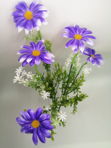 Букет ромашек "фиолетовый", высота 39 см, 5 голов, пластик. Упаковка 2 шт