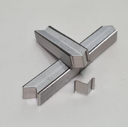 Скобы угловые для багетной мастерской. Размер 7 мм. Упаковка приблизительно 6000 шт. фото 2