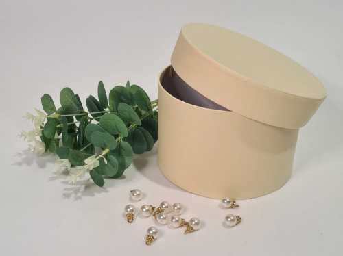 Коробка светло -желтый. Размер 15*10 см.