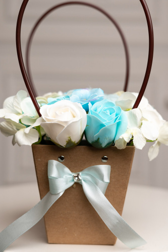 Букет мыльных роз в сумочке. Цвет голубой фото 10