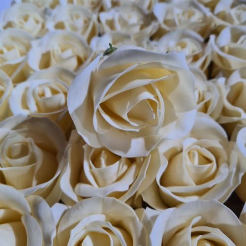 роза крупная. Бутон 6 см. Цвет бежевый Упаковка 50 шт.