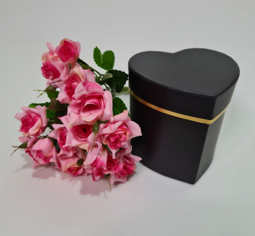 Коробка сердце малая. Черная. Размер 9,5*9,5*9,5 см