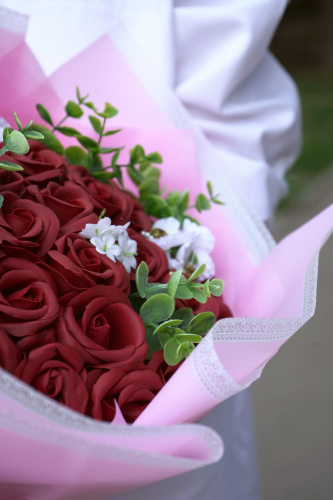 Букет из 35 мыльных роз. Цвет бордовый. фото 2