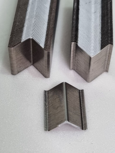 Скобы угловые для крепления углов. Размер 12 мм. Упаковка приблизительно 4500 шт. фото 3