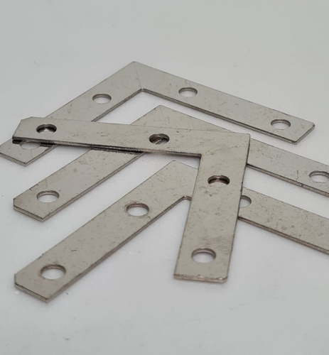 Уголок металлический. Для силового крепления на 4 шурупа. Упаковка 200 шт.Цвет серебро. Длина крыла 5 см. фото 2