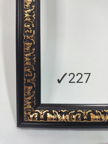 Багет пластик 40*50 см. Цвет коричневый с золотом.  Номер ✓227