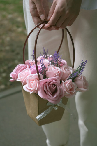 Букет мыльных роз в сумочке. Цвет розовый фото 4