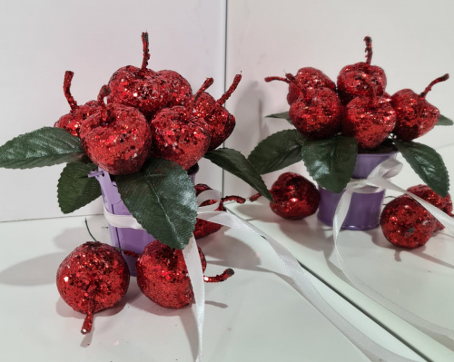 Яблоко блестящее, декоративное на ножке. Цвет красный. Размер 3 см. фото 2