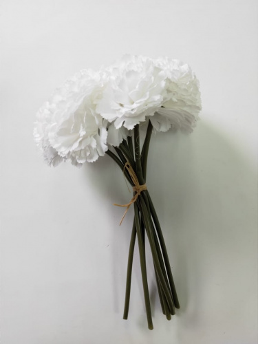 Гвоздики белые, букет из 8 цветов.