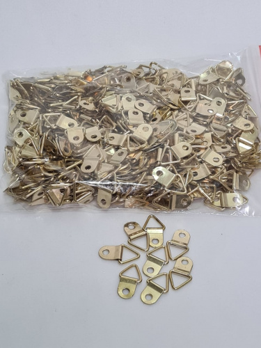 Петли для картин на одно крепление.цвет золото. Упаковка 500 гр (приблизительно 450-460 шт) Размер: высота 2,5 см, ширина 10 см.