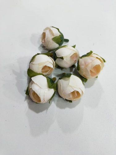 Роза бутон №7 бело-кремовый . Ткань  2,5 см . Упаковка 10 шт