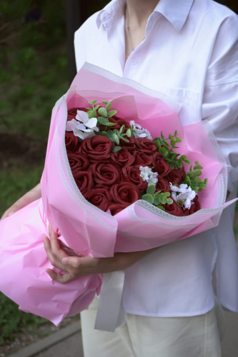 Букет из 35 мыльных роз. Цвет бордовый. фото 3