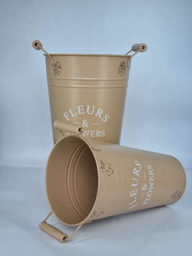 Кашпо металлическое вертикальное 2в1.  Цвет бежевый с черными вкраплениями. Ручки металл/дерево 