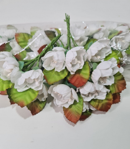 Цветы на ножке с круглой сердцевиной. Цвет белый.  Ткань. Размер цветка 4-4,5 см. Букет 6 цветов.