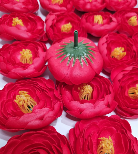 Цветок ранункулюс. Цвет красный. Диаметр цветка 6 см. фото 2