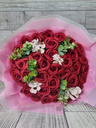 Букет из 35 мыльных роз. Цвет бордовый. фото 4
