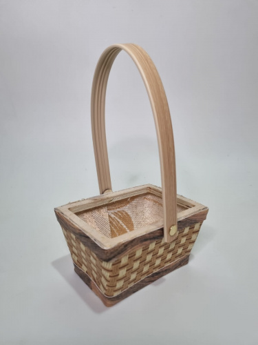 Корзина флористическая. Прямоугольная. Материал: дерево, пластик, кожзам. 
