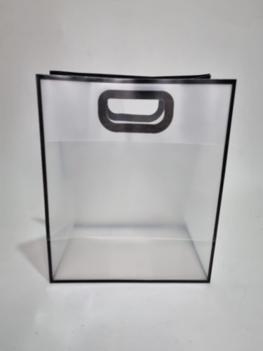 Сумка прозрачная. Ручки вырезаны. Черный. Размер L  большой