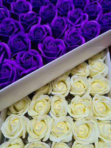 Набор декоративных роз микс 22/19. Цвет фиолетовый/ кремовый Упаковка 50 шт. 