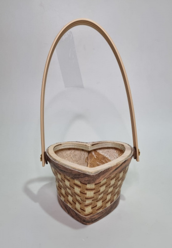 Корзина флористическая. Сердце.  Материал: дерево, пластик, кожзам. 