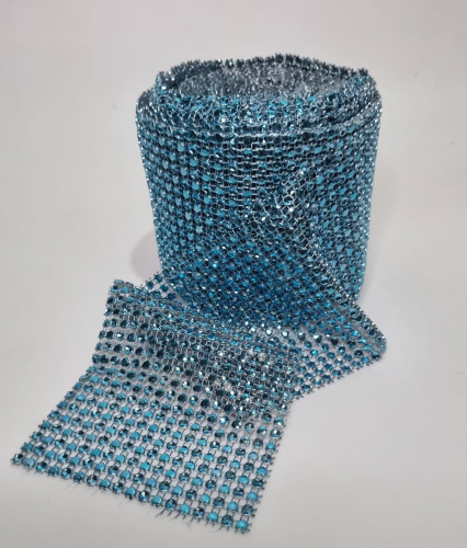 Стразы-обманки на полотне. Ширина 12 см, длина 9 метров. Цвет голубой. Вес 700 гр.
