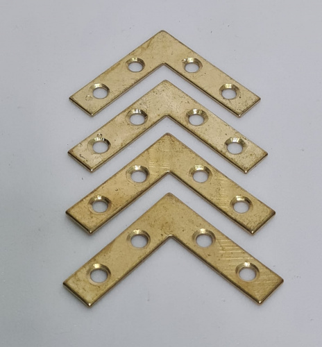 Уголок металлический. Для силового крепления на 4 шурупа. Цвет золото. Длина крыла 4 см. Упаковка 200 шт. фото 3